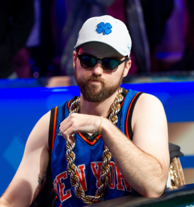 Poker player with sunglasses and a white cap with blue clover